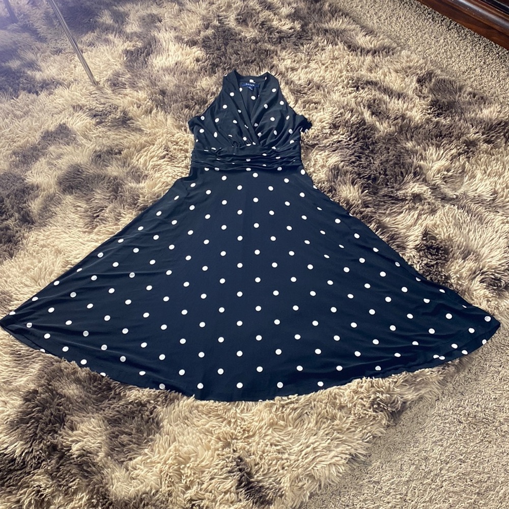 Black and White polka dot 👗 size S